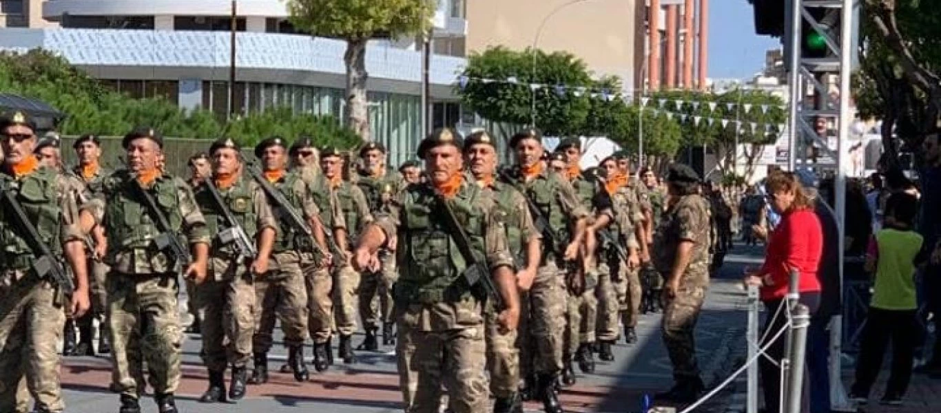 Σε άψογους σχηματισμούς οι έφεδροι καταδρομείς σε Λάρνακα και Λεμεσό στις παρελάσεις για την 28η Οκτωβρίου